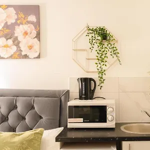Ub2 - Heathrow London Guest house