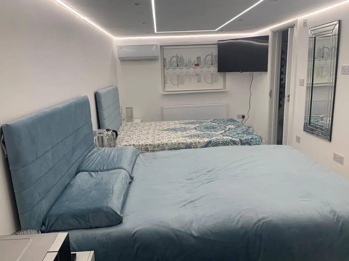 Bed & Breakfast Canal View Suites: Spacious Comfort with Free Parking Southall