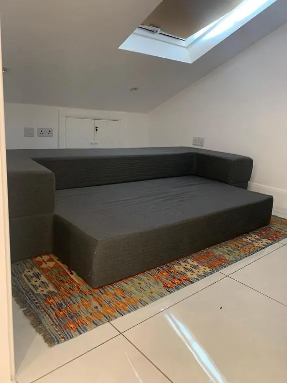 Bed & Breakfast Canal View Suites: Spacious Comfort with Free Parking Southall United Kingdom