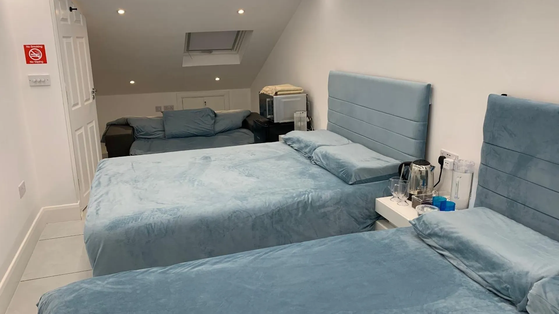 Canal View Suites: Spacious Comfort with Free Parking Southall 0*,