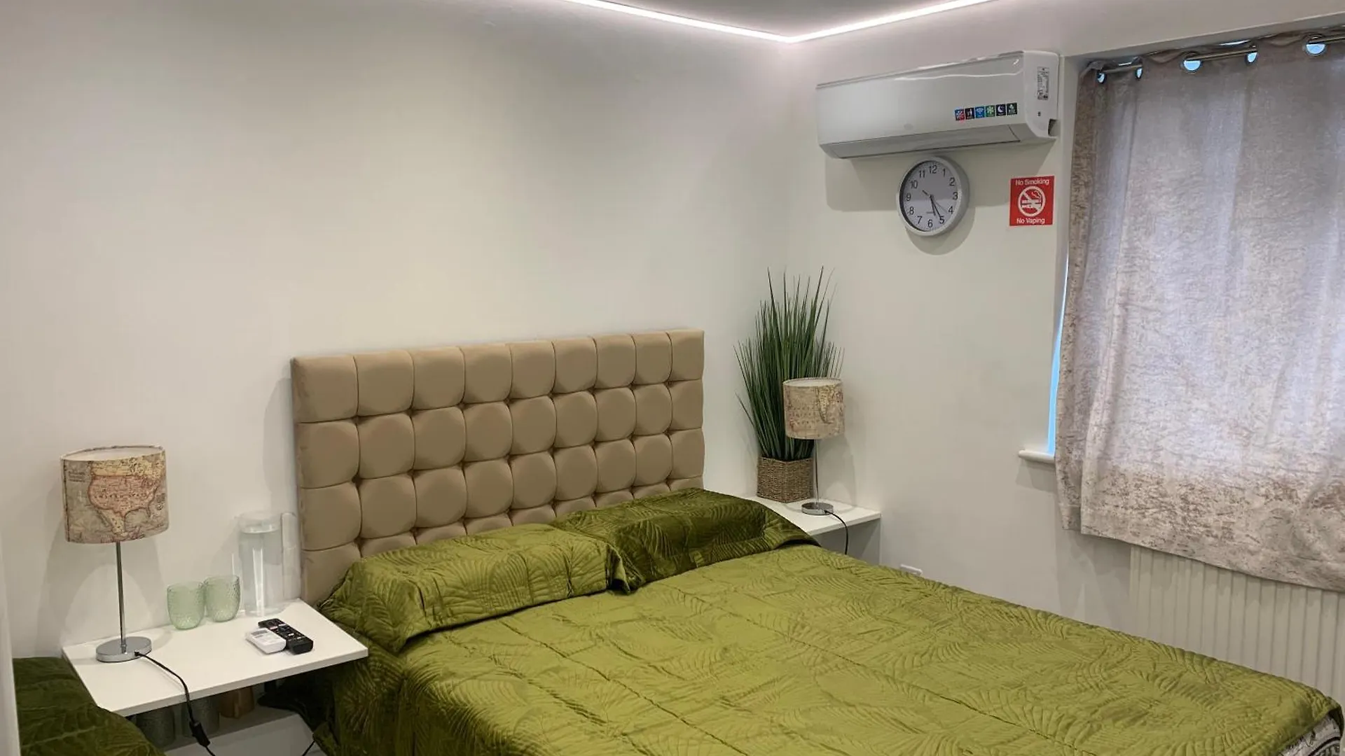 Canal View Suites: Spacious Comfort with Free Parking Southall Bed & Breakfast